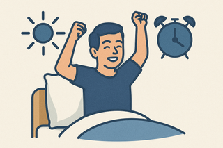Illustratie van een vrolijke man die zich uitrekt in bed bij zonsopgang, met een zon- en alarmklok-symbool, passend bij het thema fris en alert wakker worden